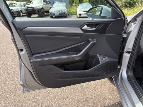 Used 2024 Volkswagen Jetta SE FWD image 10