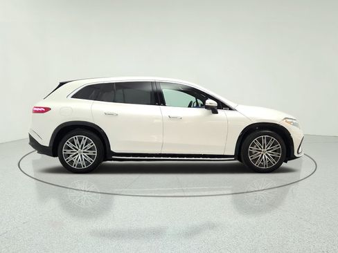 Used 2023 Mercedes-Benz EQS 450+ SUV image 4