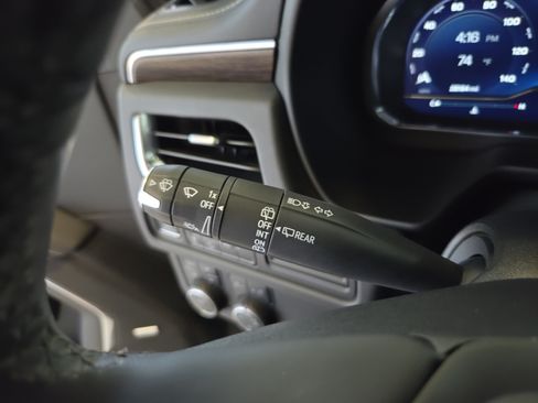 Used 2023 Chevrolet Tahoe Premier AWD/4WD image 16