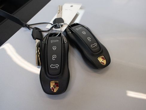 Certified 2025 Porsche Macan 4 Electric image 32