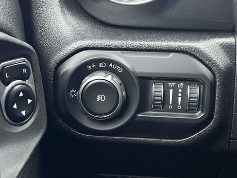 Used 2022 Jeep Wrangler Unlimited Sahara image 26