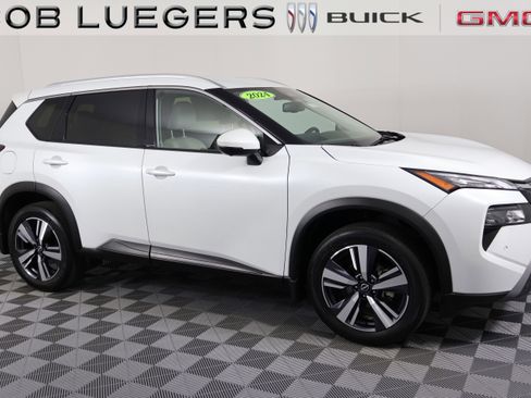 Used 2024 Nissan Rogue SL image 2