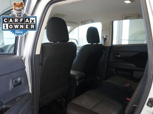 Used 2018 Mitsubishi Outlander ES FWD image 27