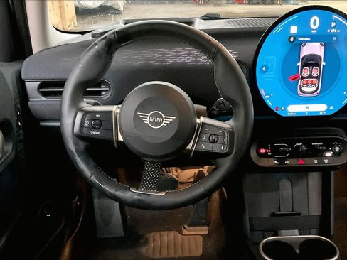 Certified 2025 MINI Cooper 4-Door Hardtop image 8