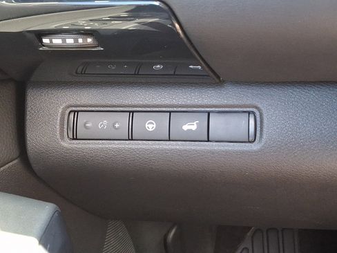 Used 2025 Nissan Pathfinder SV AWD/4WD image 23