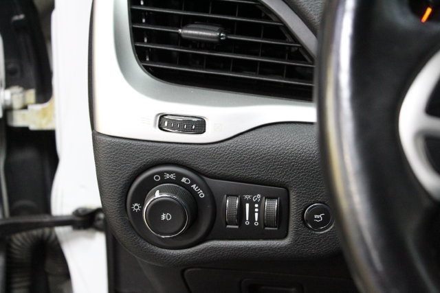 Used 2018 Jeep Cherokee Trailhawk AWD/4WD image 13