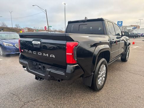 Used 2025 Toyota Tacoma Limited image 9
