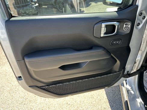 Used 2023 Jeep Gladiator Mojave w/ LED Lighting Group image 10