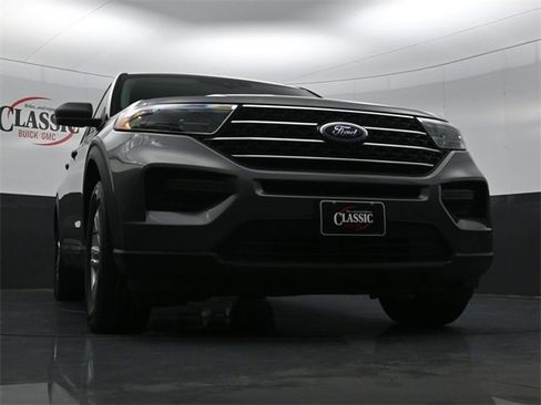 Used 2022 Ford Explorer XLT image 28