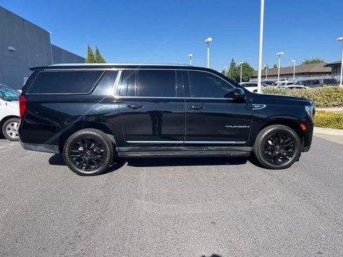 Used 2022 GMC Yukon XL SLT w/ SLT Premium Package AWD/4WD image 3
