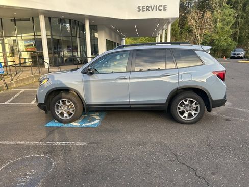 Used 2023 Honda Passport TrailSport image 7