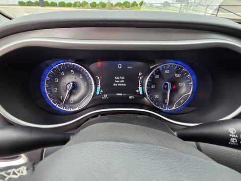 Used 2024 Chrysler Pacifica Touring-L FWD image 20