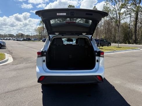 Used 2024 Toyota Highlander LE image 13