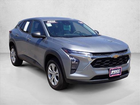 Used 2024 Chevrolet Trax LS w/ Driver Confidence Package FWD image 6