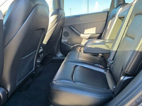 Used 2021 Tesla Model Y Long Range image 13