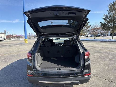 Used 2023 Chevrolet Equinox LT AWD/4WD image 18