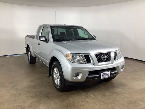 Used 2012 Nissan Frontier SV w/ SV Premium Utility Pkg AWD/4WD image 3
