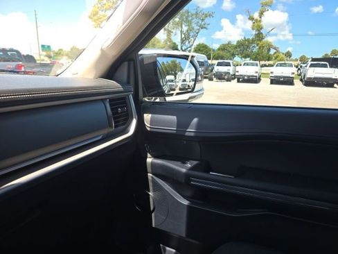 Used 2022 Ford Expedition XLT RWD image 14