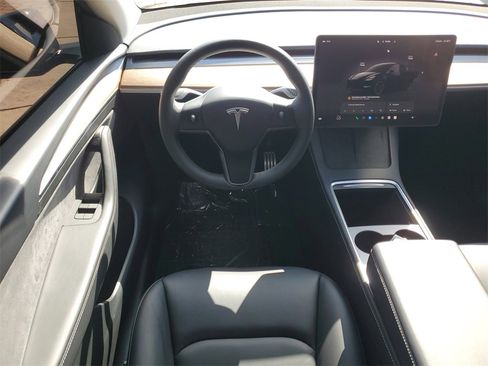 Used 2024 Tesla Model Y Performance image 16