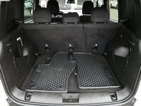 Used 2022 Jeep Renegade Latitude image 18