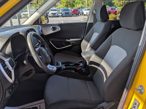 Used 2020 Kia Soul LX FWD image 13
