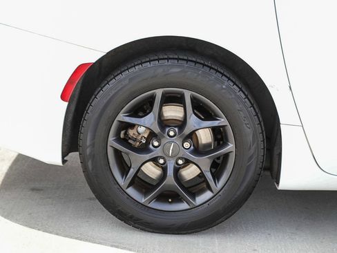 Used 2020 Chrysler Pacifica Touring-L Plus w/ S Appearance Package FWD image 11