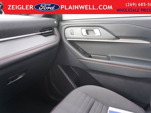 Used 2025 Ford Explorer ST-Line w/ ST-Line Street Pack image 34