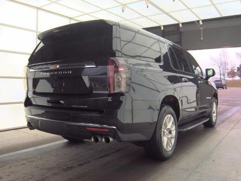Used 2023 Chevrolet Suburban Premier image 3