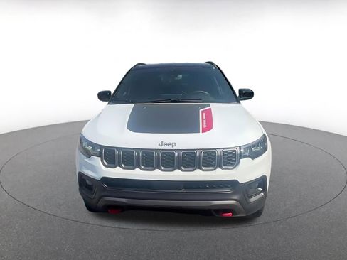 Used 2025 Jeep Compass Trailhawk image 5