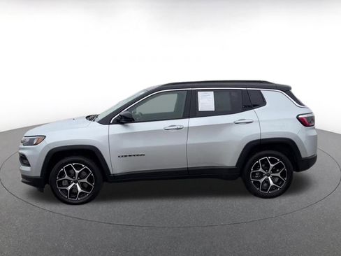 Used 2025 Jeep Compass Limited AWD/4WD image 9