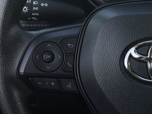 Used 2025 Toyota RAV4 XLE AWD/4WD image 15