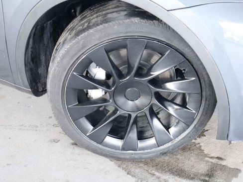 Used 2023 Tesla Model Y Long Range AWD/4WD image 3