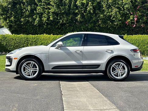 Certified 2025 Porsche Macan image 2