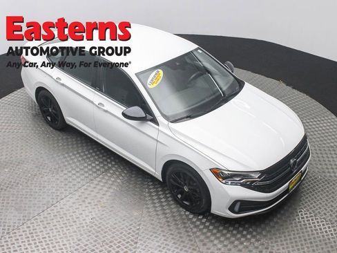 Used 2024 Volkswagen Jetta Sport FWD image 3