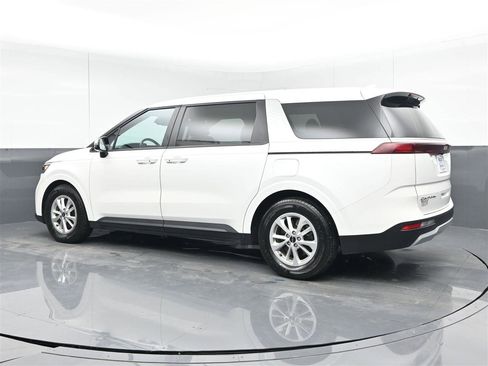Used 2022 Kia Carnival LX image 7