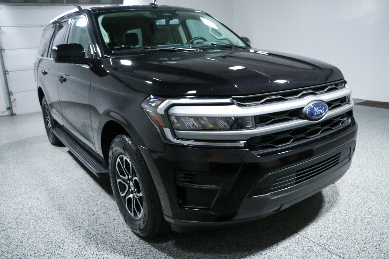 Used 2024 Ford Expedition XLT RWD image 5