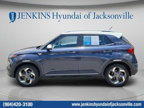 Used 2023 Hyundai Venue Limited FWD image 10