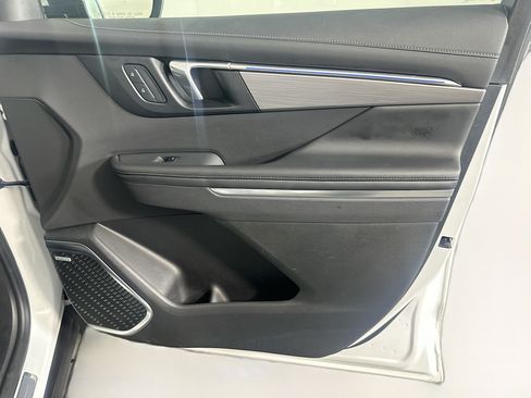 Used 2025 Buick Enclave Preferred FWD image 35