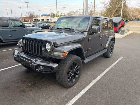 Used 2021 Jeep Wrangler Unlimited Sahara image 2