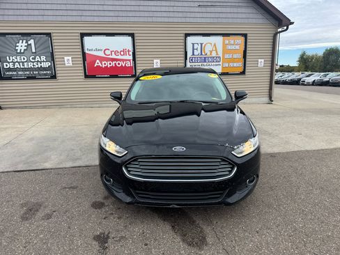 Used 2016 Ford Fusion SE w/ Equipment Group 202A image 2