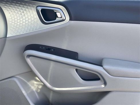 Used 2023 Kia Soul LX w/ LX Technology Package image 17