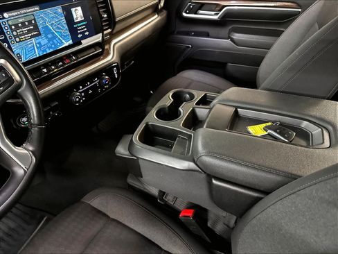 Used 2024 Chevrolet Silverado 2500 LT AWD/4WD image 19