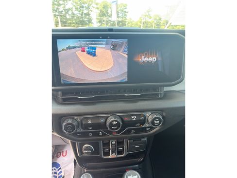Used 2024 Jeep Wrangler Unlimited Sport AWD/4WD image 18