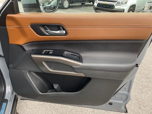 Used 2025 Nissan Pathfinder Platinum w/ Cargo Package image 31