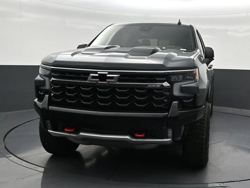 Used 2025 Chevrolet Silverado 1500 ZR2 w/ Technology Package AWD/4WD image 9