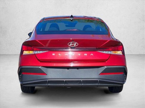 Used 2024 Hyundai Elantra SEL FWD image 7