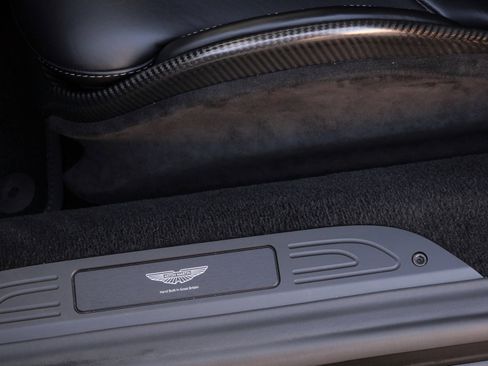Used 2025 Aston Martin V8 Vantage image 22