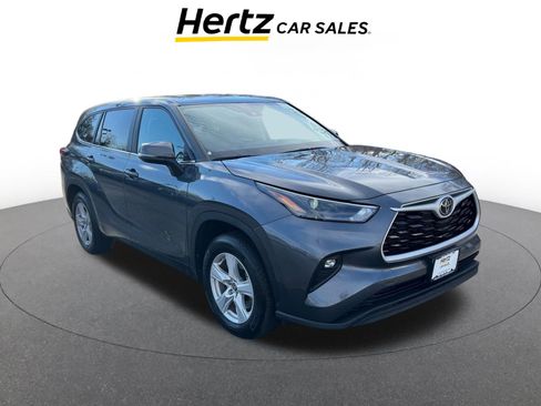 Used 2025 Toyota Highlander LE image 1