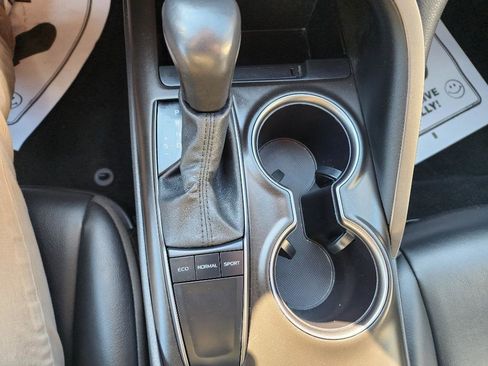 Used 2024 Toyota Camry SE image 19