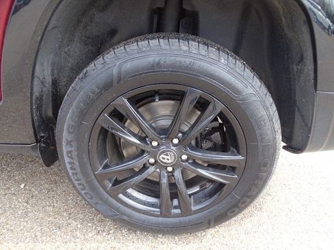 Used 2018 Jeep Cherokee Latitude w/ Quick Order Package 26T image 38